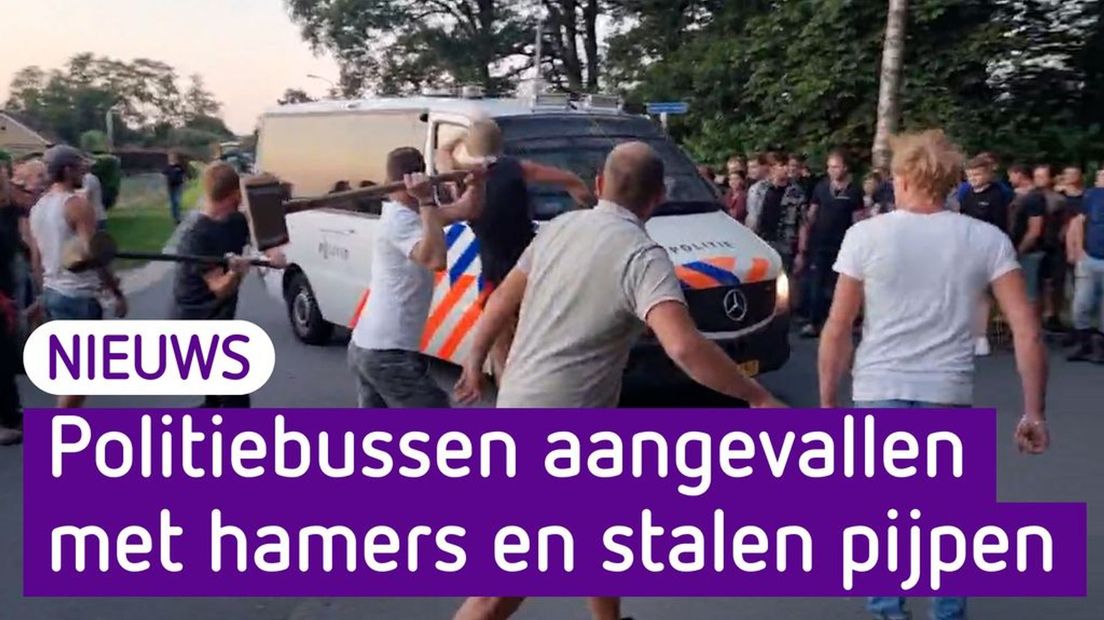 Politiebussen aangevallen in Kootwijkerbroek