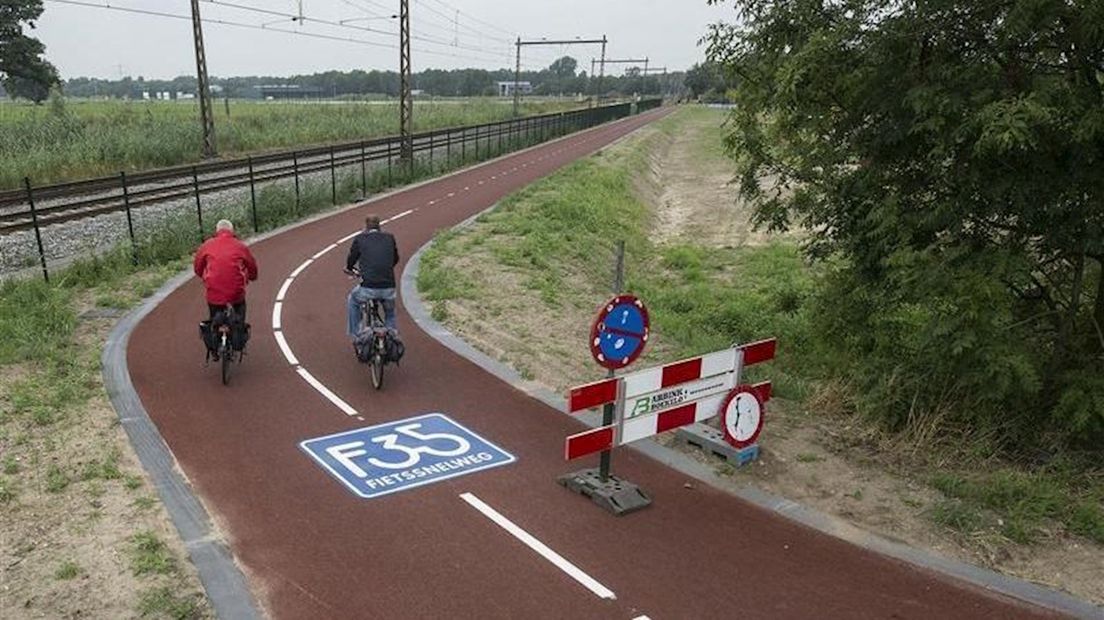 De fietssnelweg van Hengelo richting Enschede