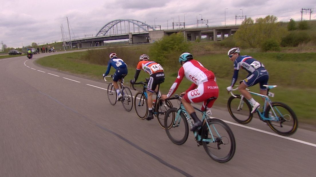 Davy Gunst (oranje) in de kopgroep van de ZLM Roompot Tour