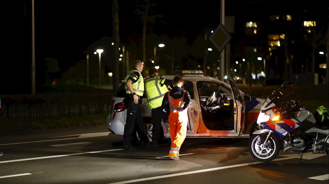 Stomdronken man botst bijna frontaal op ambulance in Zwolle: "Bierblikken lagen bij kinderzitje"