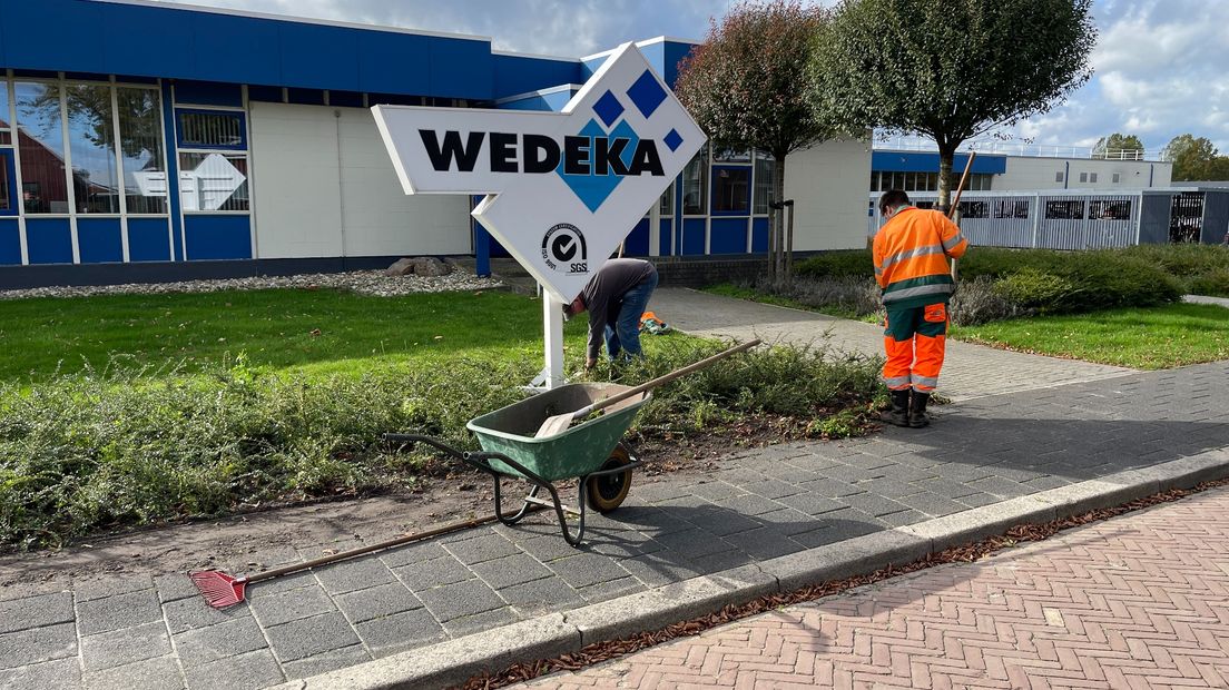 Medewerkers van Wedeka aan het werk bij het hoofdkantoor