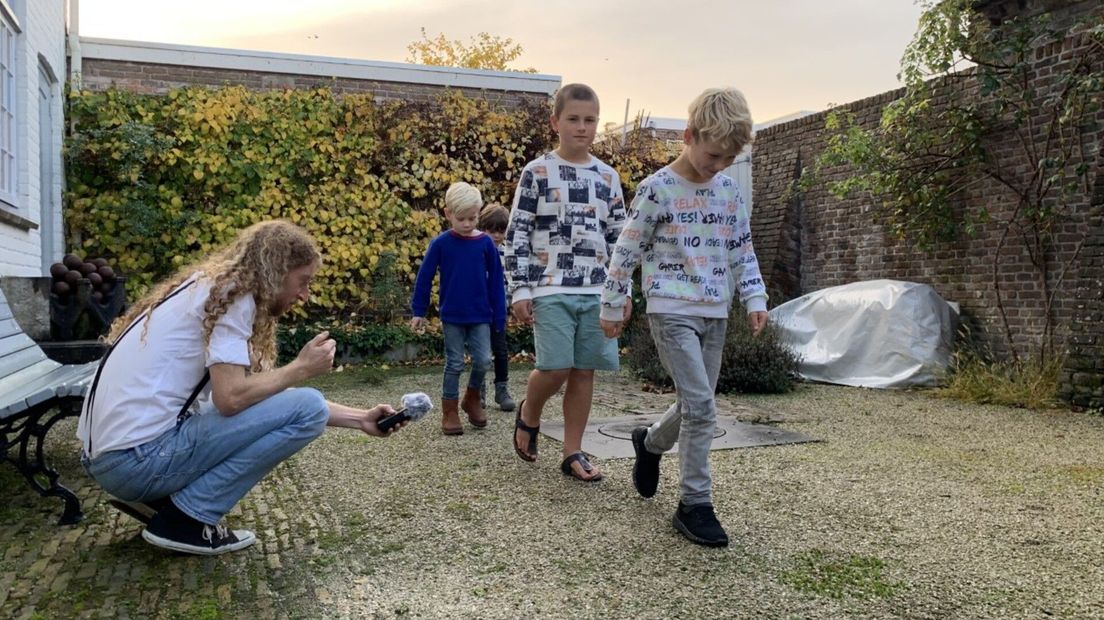 Sluipen langs een audiorecorder, deze kinderen maakten vandaag een hoorspel - Omroep Zeeland