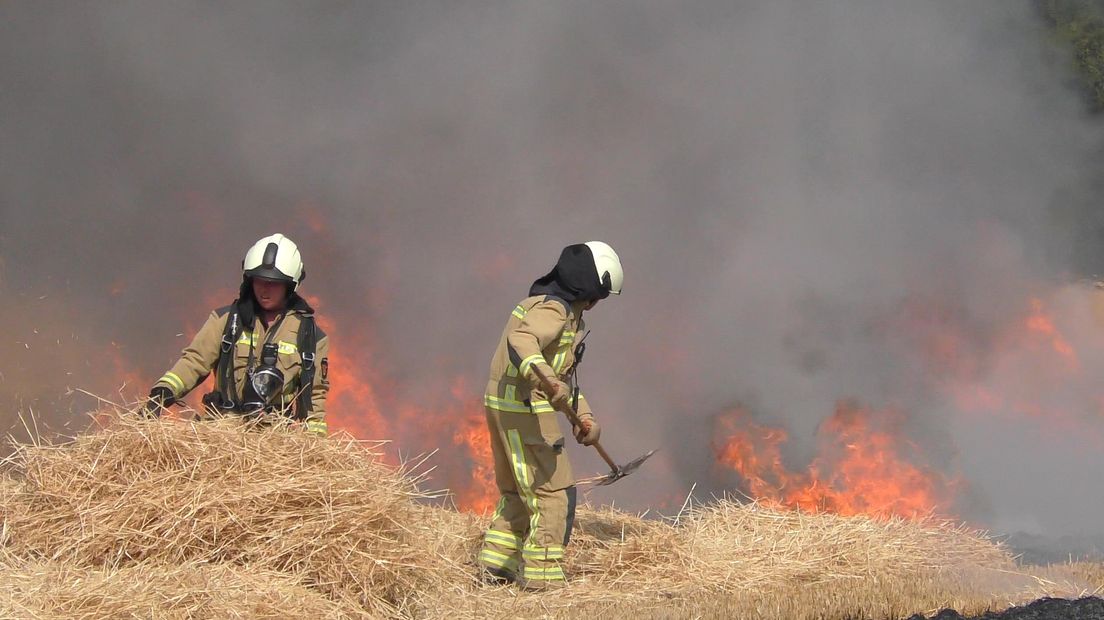 Brand op een akker bij Loon (Rechten: persbureau Meter)