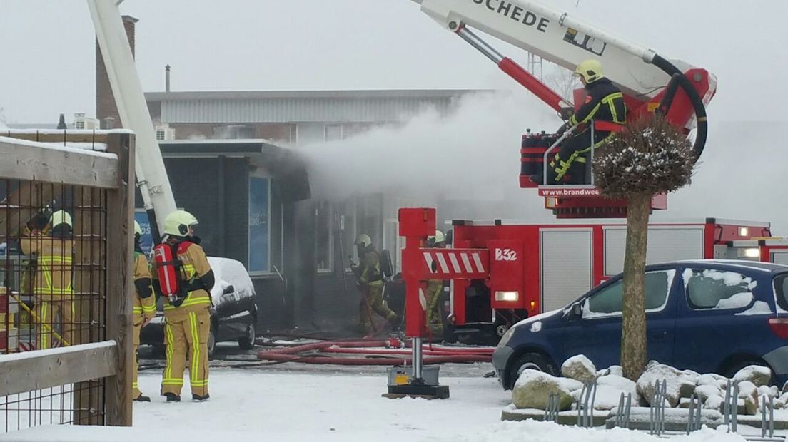 Brand in autocentrum Enschede