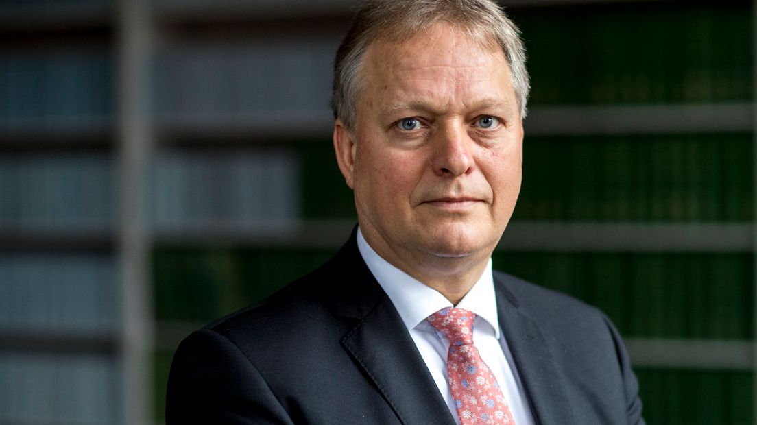Erik Ziengs vindt een wijntje bij de kapper best kunnen (Rechten: Jerry Lampen/ANP)