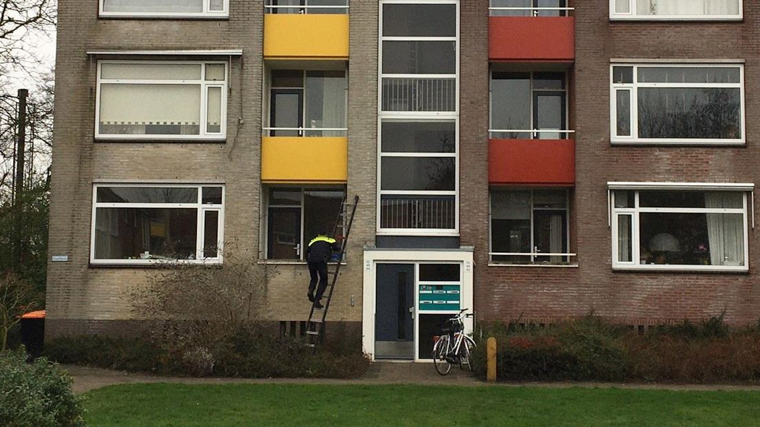 Agenten zoeken naar rode trui die verdachte moordzaak Chantal de Vries droeg