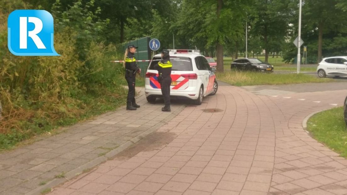 Op de Giesbeeksestraat in Duiven is maandagmiddag een auto op de kop in de sloot gevonden, dat meldt de brandweer. Het gaat om een eenzijdig ongeval.