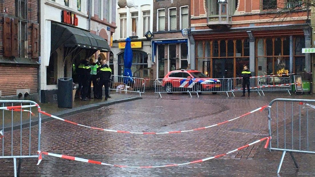 De Voorstraat in Zwolle is afgesloten wegens onderzoek