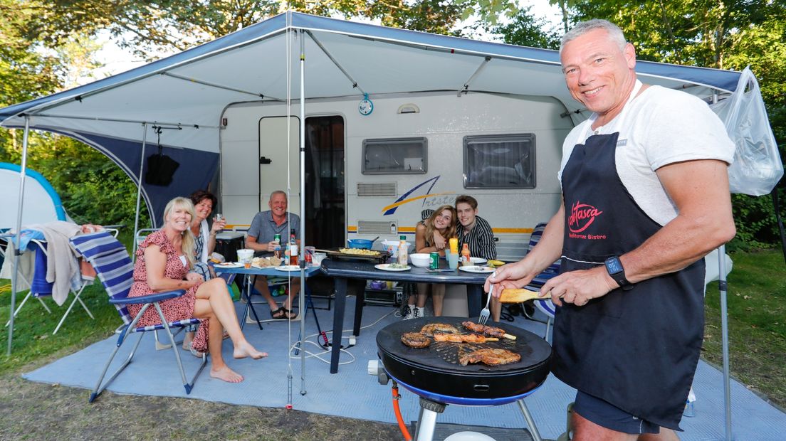 Groningers pakken hun koffers: 'Ik snak ernaar om er even uit te zijn' - RTV Noord