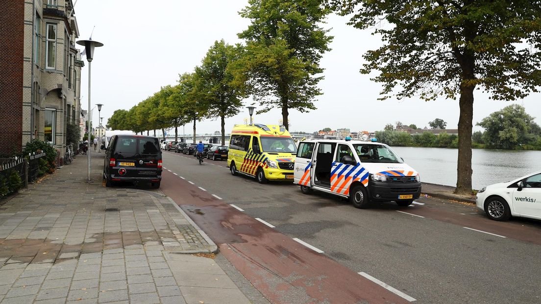 Vrouw valt in Kampen in de IJssel