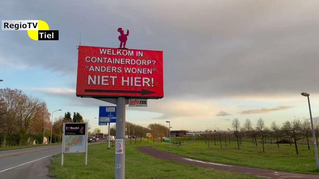Reclamebord tegen project "Anders Wonen".