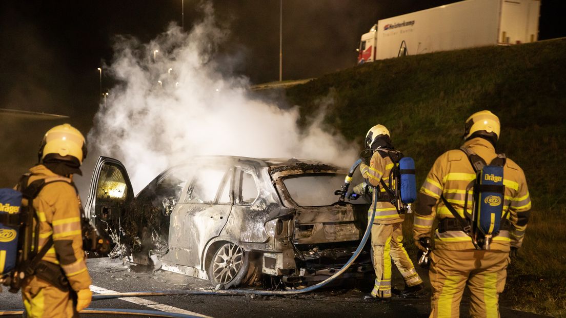 De auto brandde volledig uit