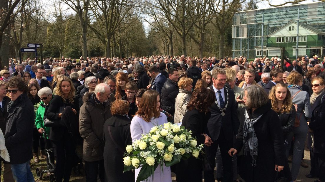 Zo'n tweeduizend genodigden en belangstellenden waren bij de herdenking aanwezig.