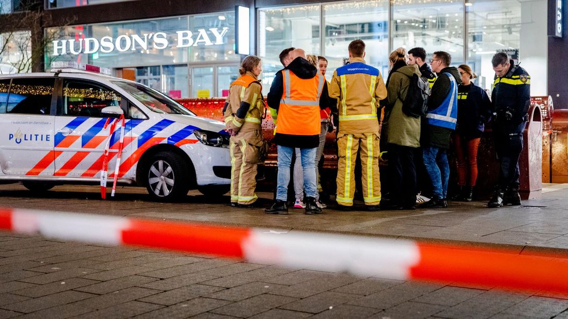 Bij de steekpartij raakten drie tieners gewond.