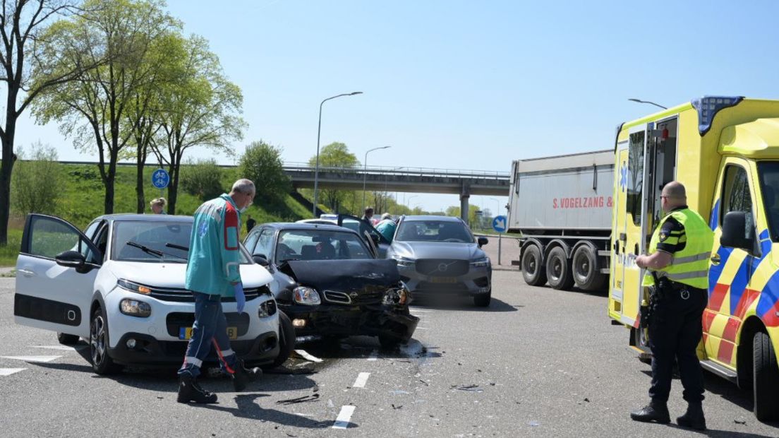 Hulpdiensten bij het ongeluk op de N360