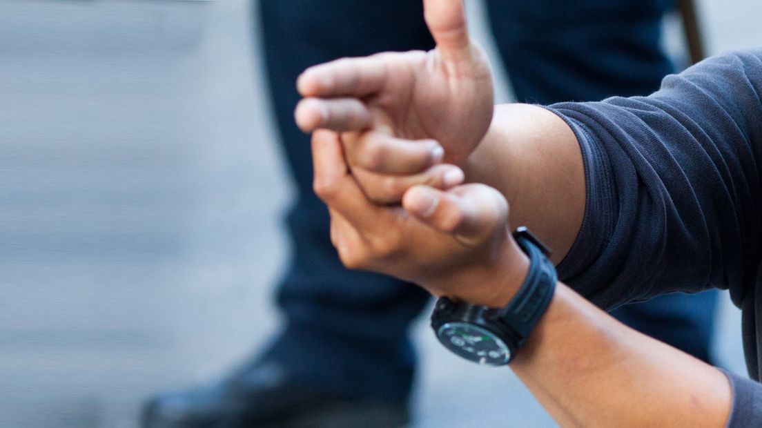 'Ik schiet iedereen neer!' Of toch niet? - Omroep West