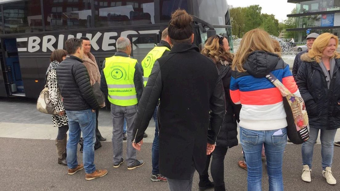 Casinopersoneel Enschede voert actie in Groningen voor betere cao