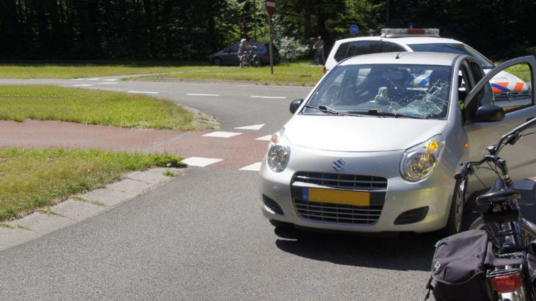 Bij het ongeluk raakte een fietser gewond (Rechten: Van Oost Media)