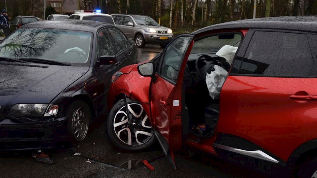 Ongeluk met twee auto's in Hengelo