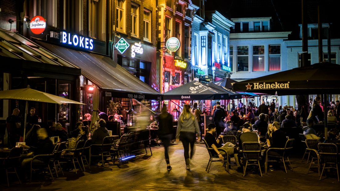 De Poelestraat in hartje Groningen tijdens een uitgaansavond