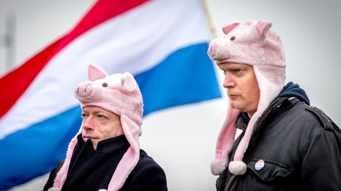 Demonstranten Pegida bij start proces tegen Geert Wilders