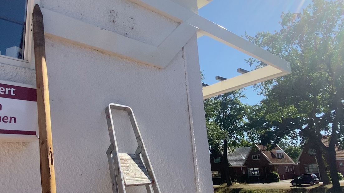 De spullen die gebruikt zijn voor de diefstal staan nog tegen het pand