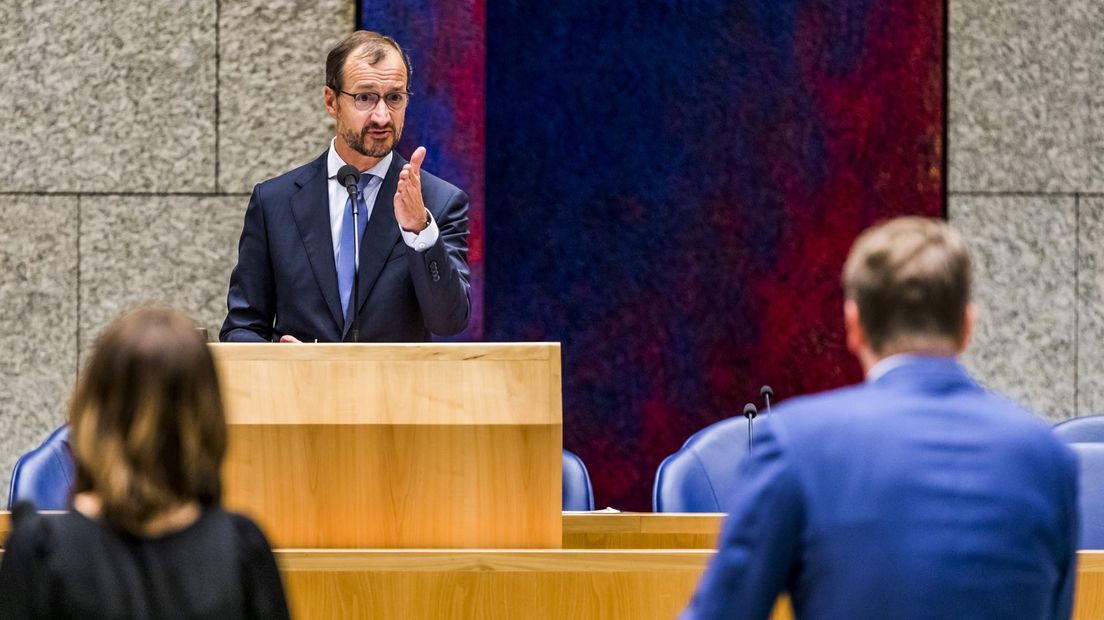 Minister Eric Wiebes tijdens een debat in de Tweede Kamer