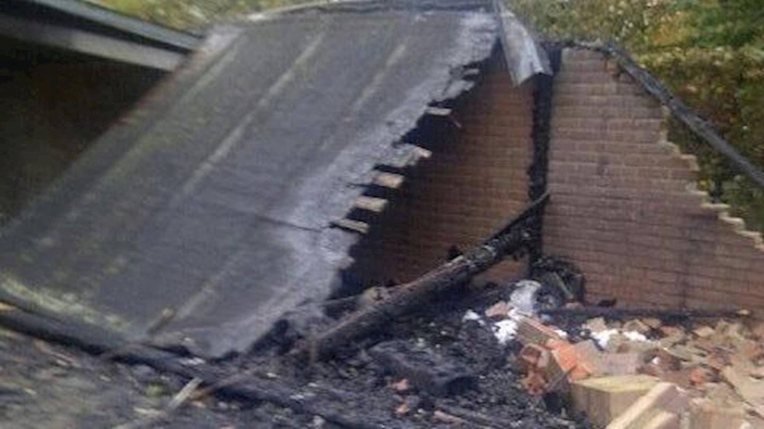 Brand legt fietsenstalling in de as