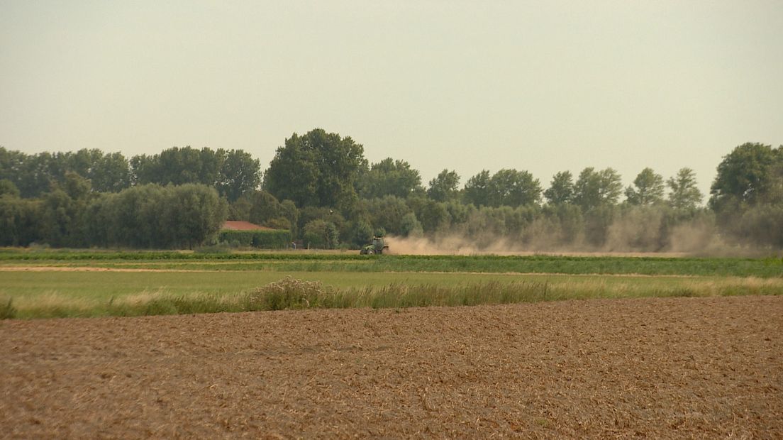 droogte boer landbouw tractor zomer boer akkerbouwer