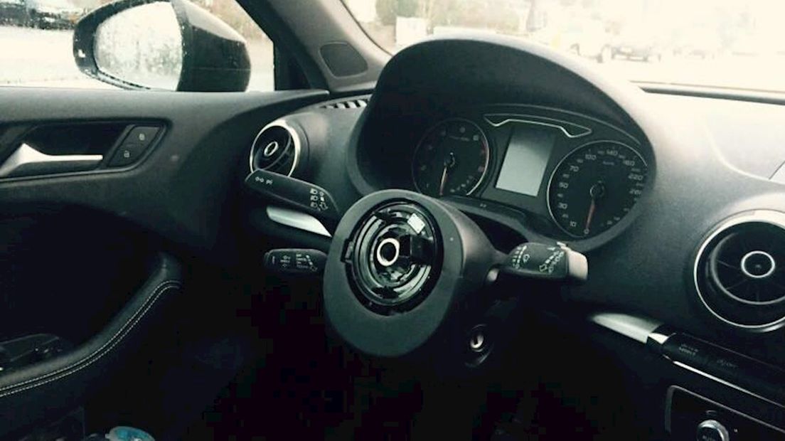 Stuur uit auto in Hengelo gestolen vanwege airbag RTV Oost