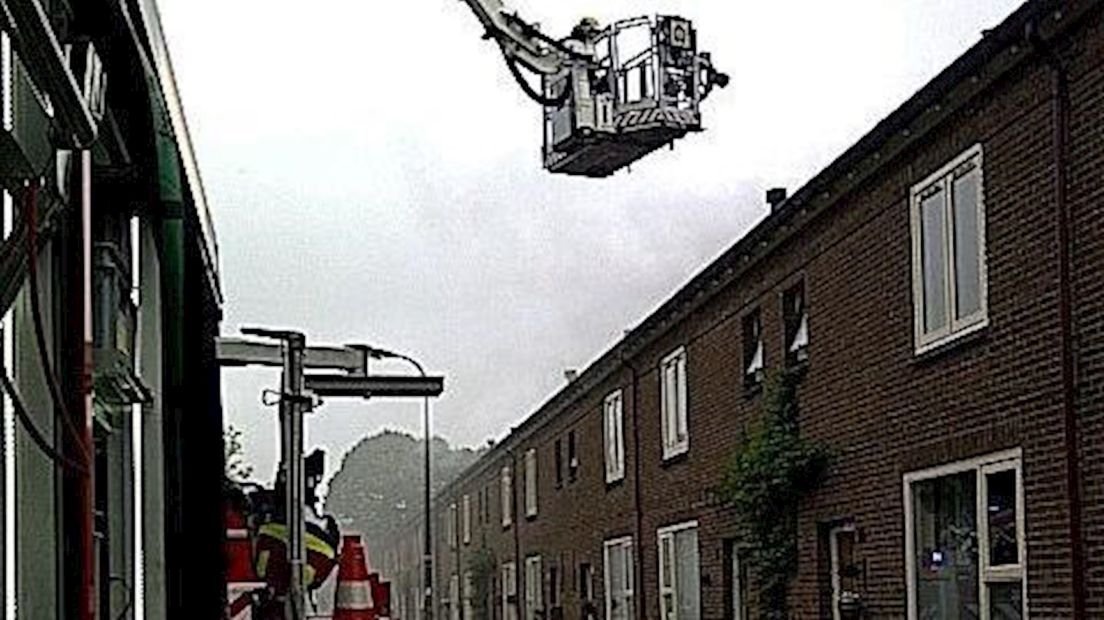Bij de brand werd een hoogwerker ingezet