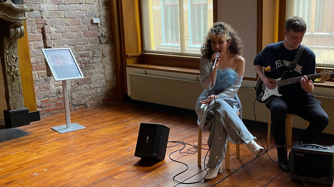 Maya Maria repeteert in het Canterhuis van het Noordelijk Scheepvaartmuseum