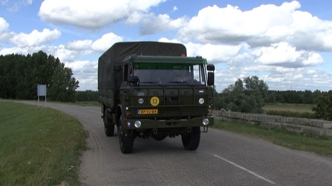 Legertruck op archieffoto.