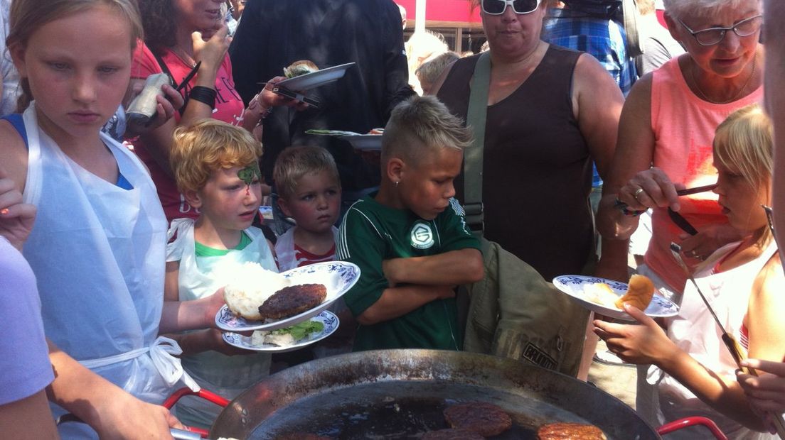 Kinderen aan het koken in Hoogeveen