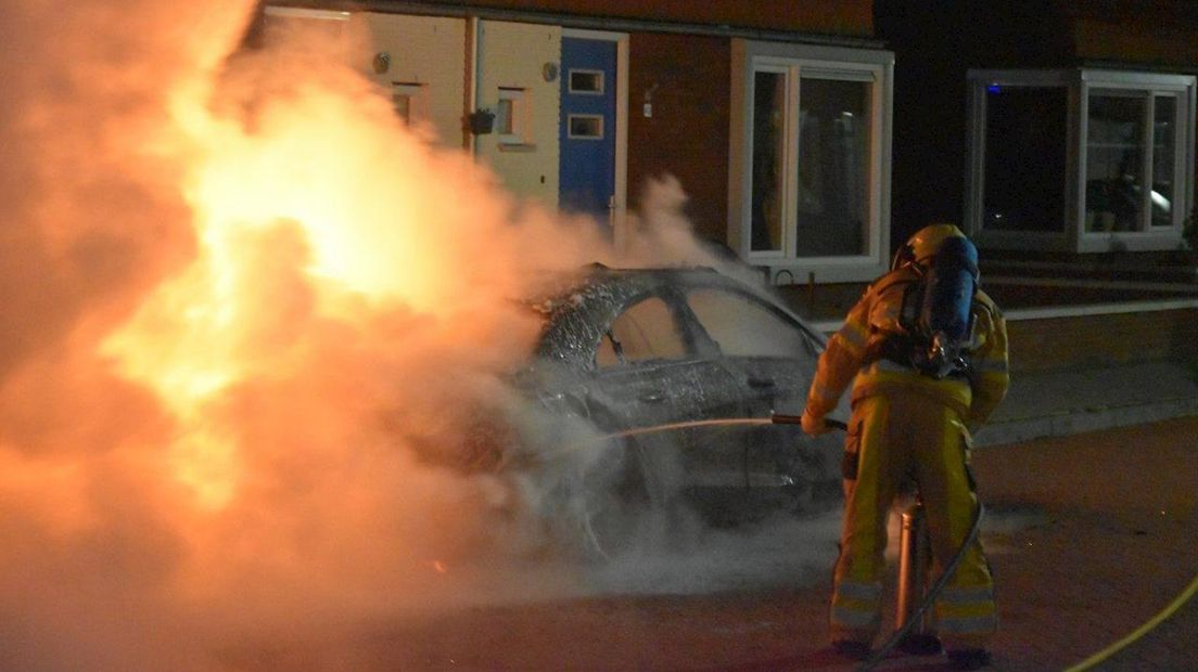 Auto volledig uitgebrand in Steenwijk