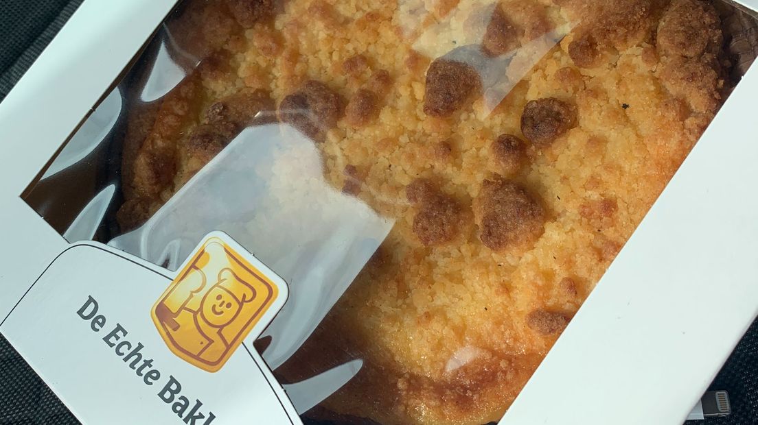 Holtense winkeliers vieren feest, dat vraagt om een taartje