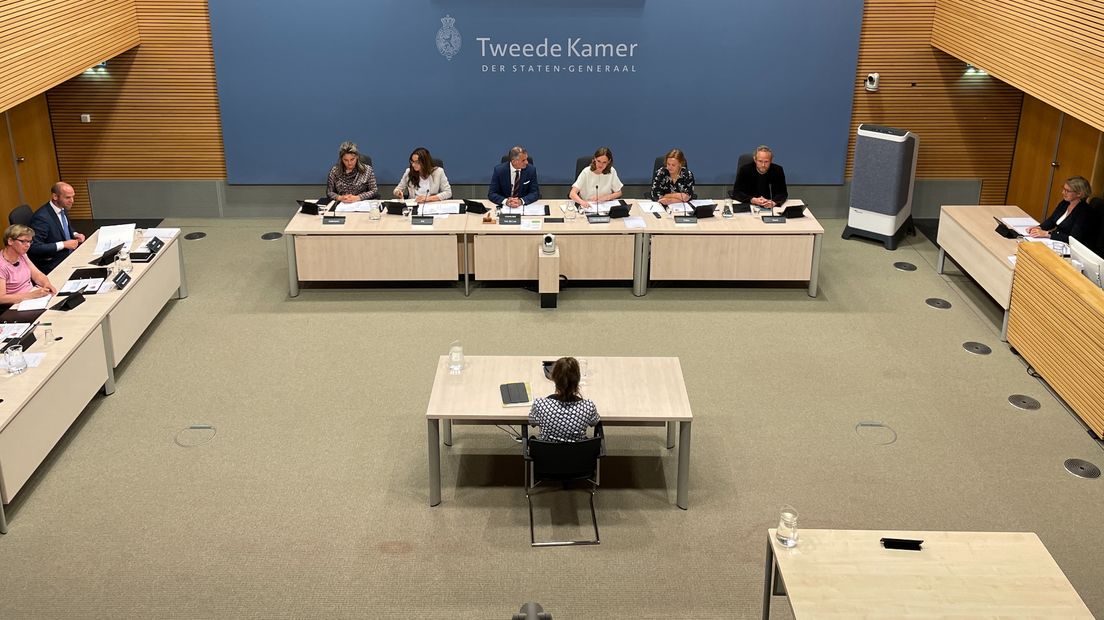Een verhoor tijdens de parlementaire enquete gaswinning
