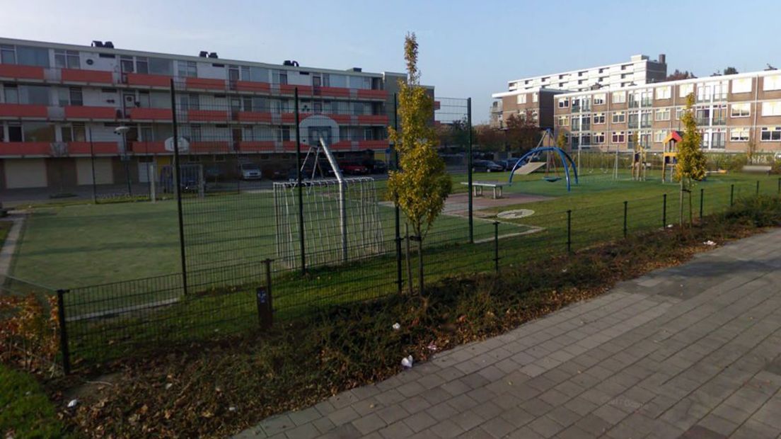 De speeltuin: een plek waar de jongeren vaak hangen.