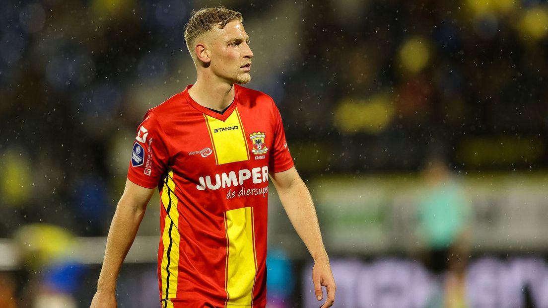 Joris Kramer van Go Ahead Eagles was hoofdrolspeler bij één van de VAR-momenten in de wedstrijd bij RKC Waalwijk