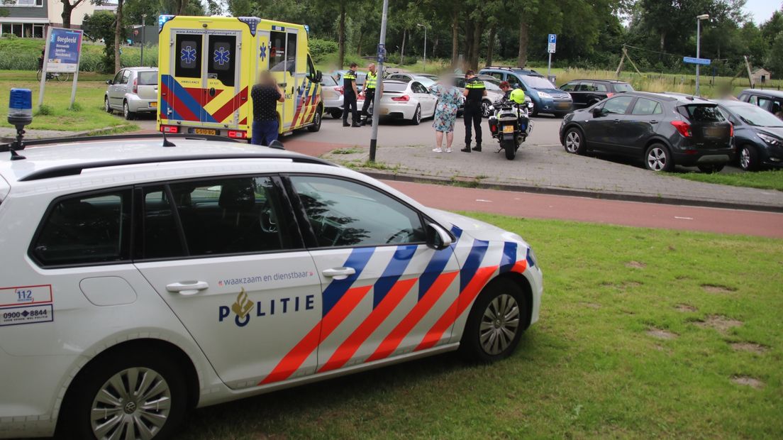 Hulpdiensten op de plek van het ongeval in stadswijk Lewenborg
