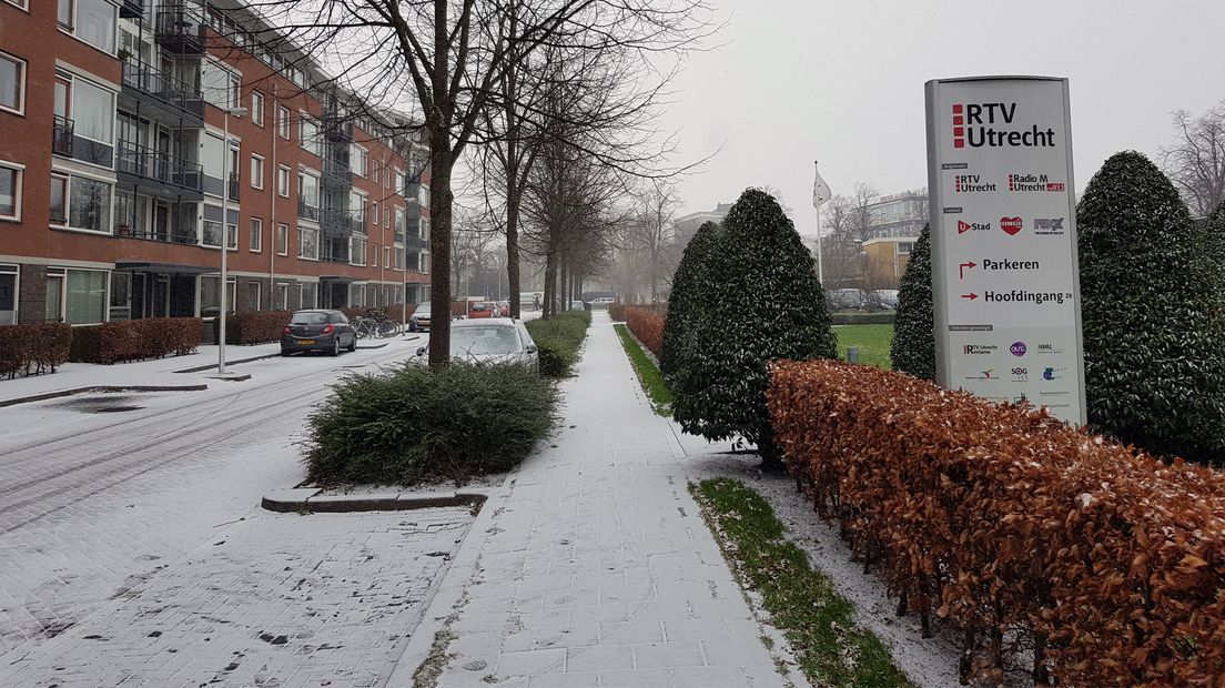 Het sneeuwt! Ook bij ons.