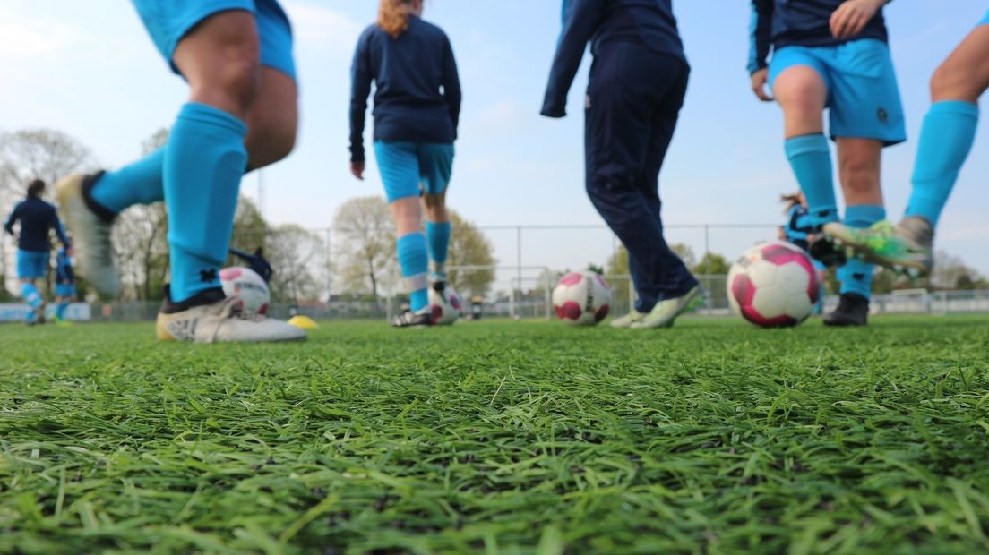 JVOZ en Sparta Rotterdam slaan de handen ineen op het gebied van damesvoetbal