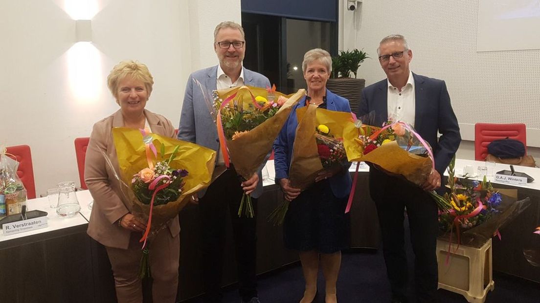 De nieuwe wethouders, met van links naar rechts: Irma van de Scheur, Erik Weijers, Ria Barber en Alex ten Westeneind.