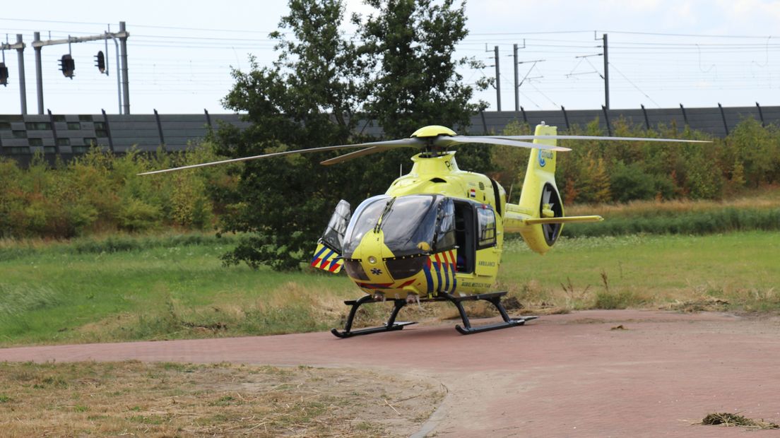 Er werd een traumahelikopter opgeroepen voor het slachtoffer.