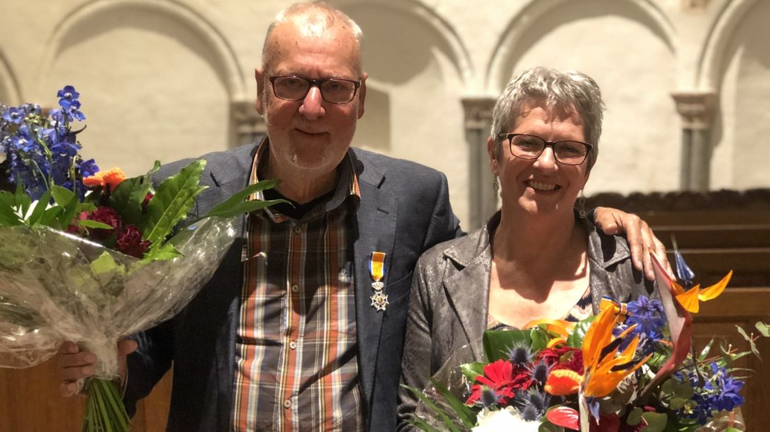 Echtpaar Alie en Luit Spijk tegelijk verrast met lintje - RTV Noord