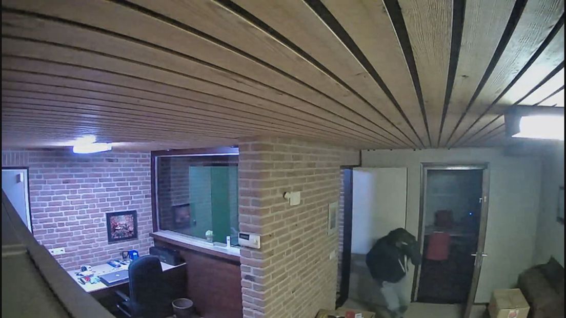 Inbrekers gefilmd in praktijkruimte bij woning in Kampen