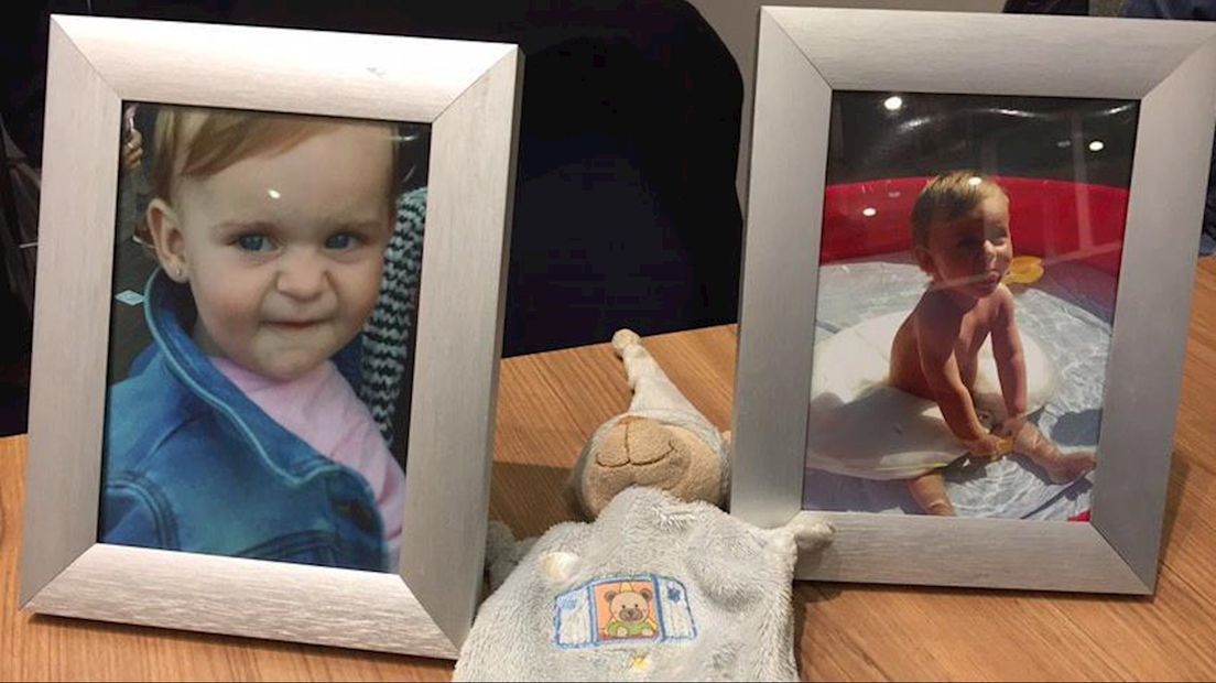 Foto's van Xaja meegebracht tijdens zitting in Almelo door haar vader
