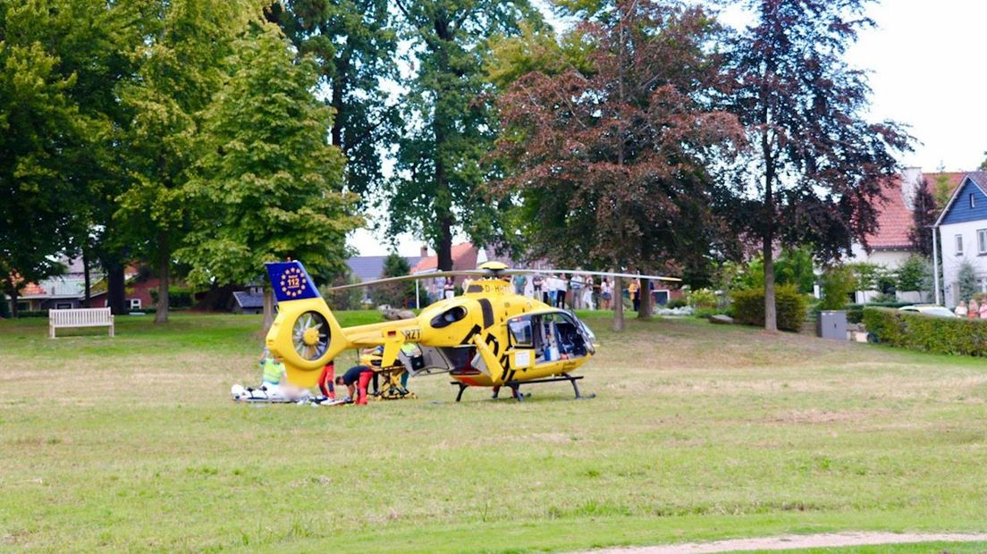 Een traumahelikopter werd opgeroepen om de zwaargewonde man naar het ziekenhuis te brengen