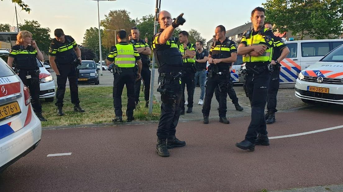 Knokpartij Tussen 100 Man In Hengelo, Politie Lost Waarschuwingsschot ...