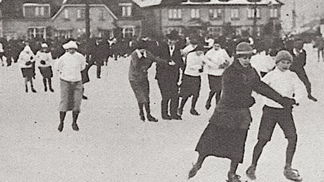 Schaatsers in 1947.